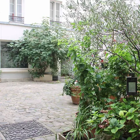 Apartament Charming In The Heart Of The 18th Paryż