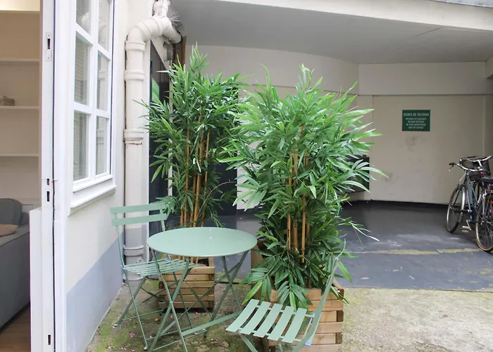 Charming In The Heart Of The 18th Paris